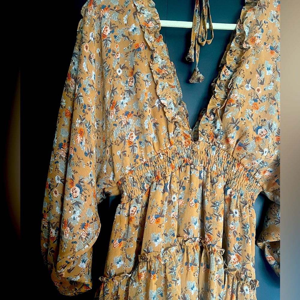 Storia Blue and Pink Ruffled 3/4 Sleeve Blouse